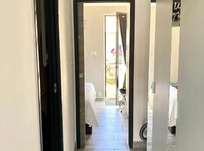 Naturiste Heliovillage De Standing * אגדה
